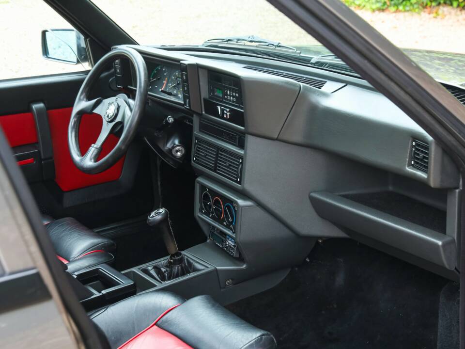 Afbeelding 27/50 van Alfa Romeo 75 3.0 V6 QV (1988)