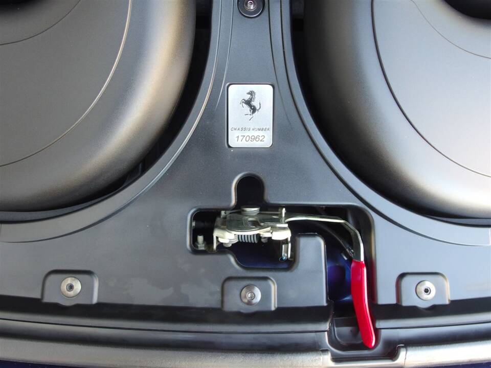 Bild 87/99 von Ferrari California (2009)