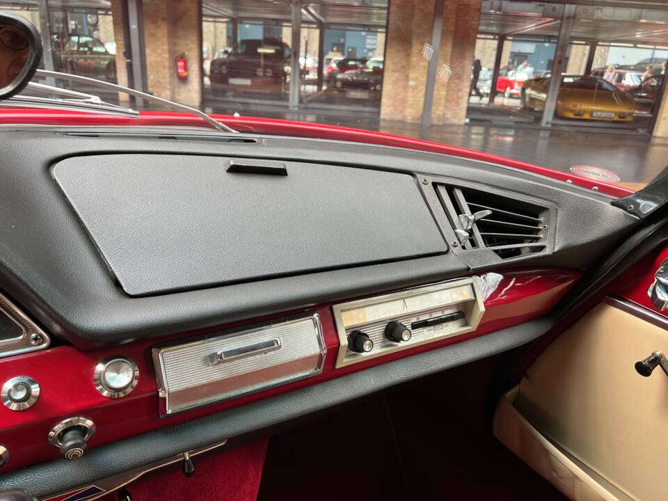 Image 24/37 of Citroën ID 19 (1967)