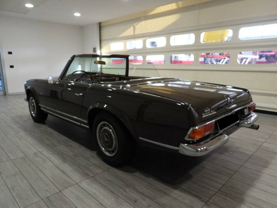 Image 3/15 de Mercedes-Benz 250 SL (1967)