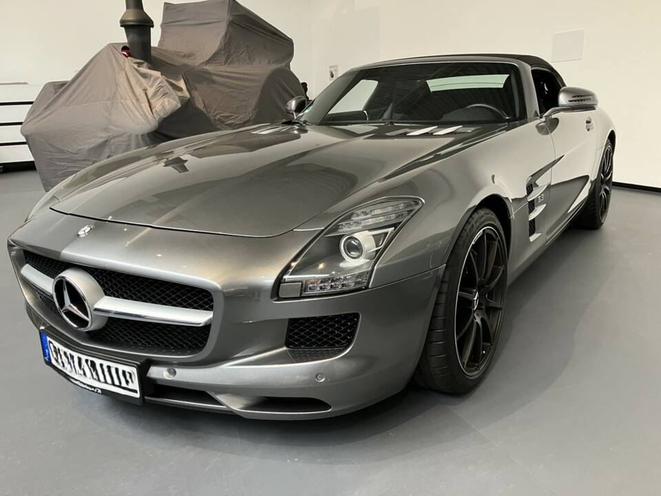 Image 2/7 of Mercedes-Benz SLS AMG Roadster (2012)