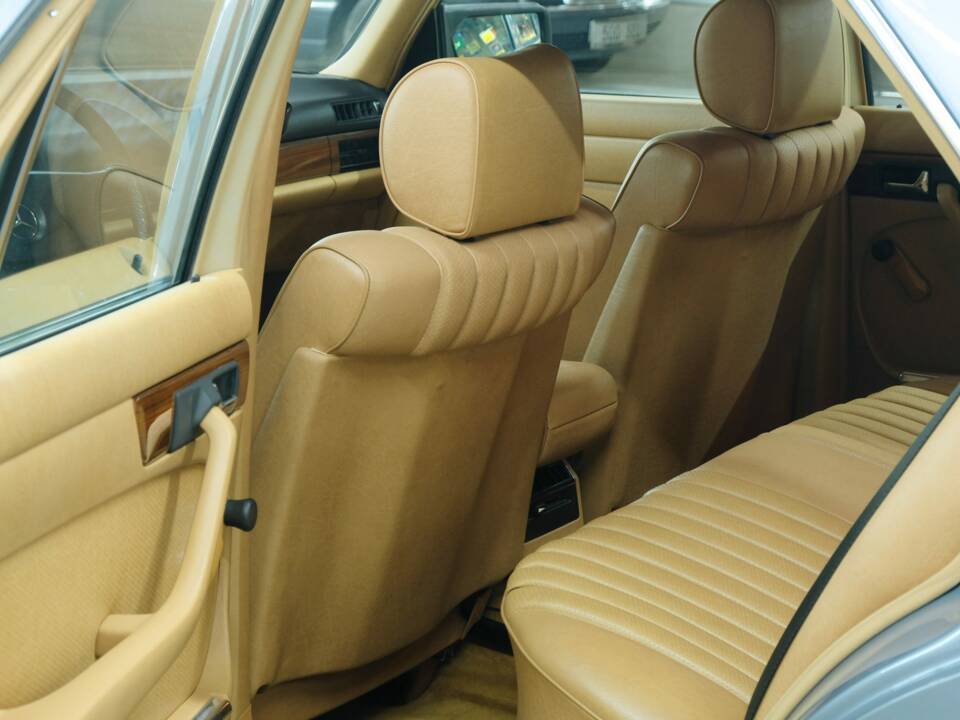 Bild 44/50 von Mercedes-Benz 420 SE (1988)