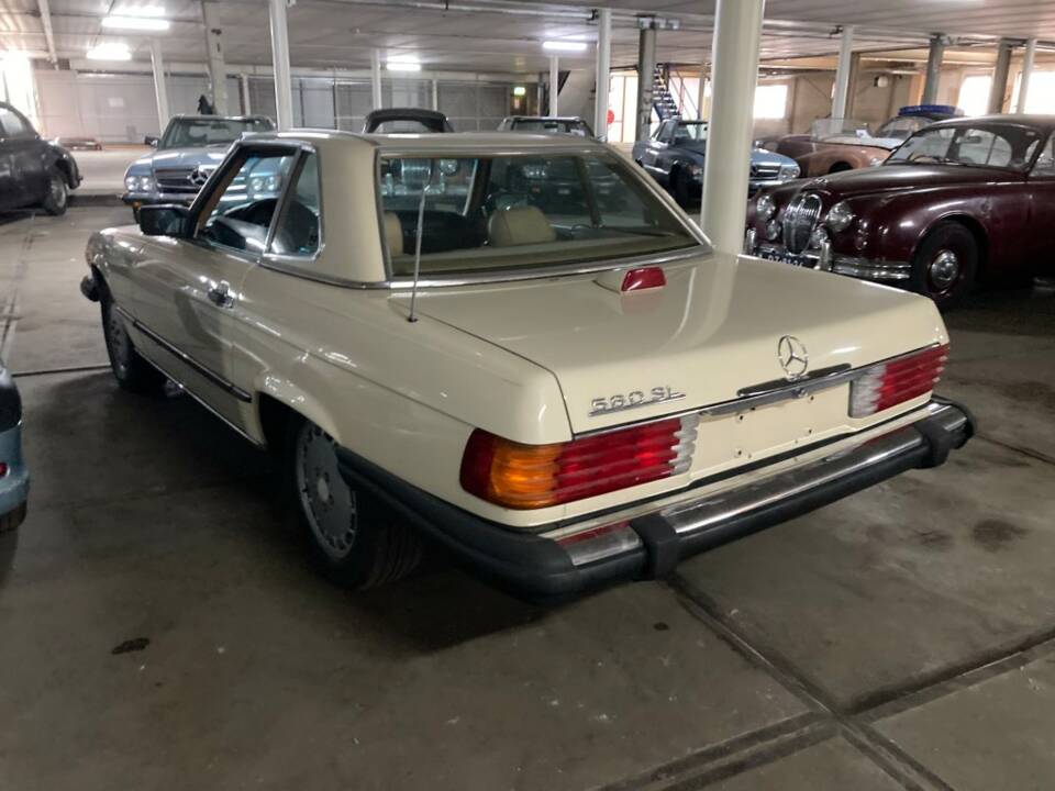 Image 16/26 of Mercedes-Benz 560 SL (1987)