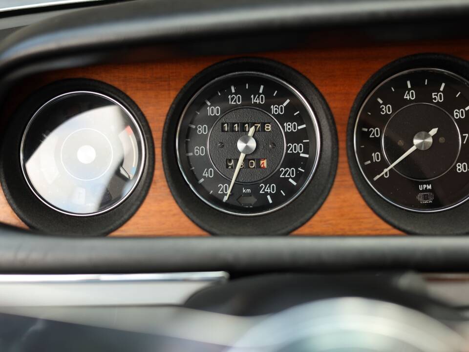 Image 39/73 of BMW 3.0 CSi (1973)