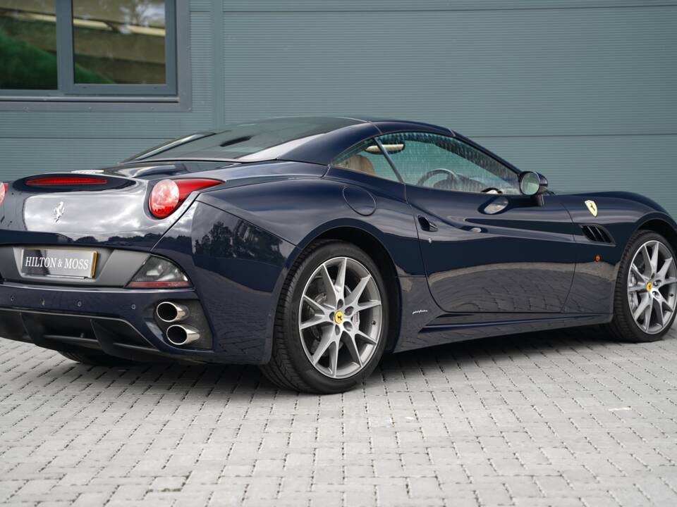 Image 5/50 de Ferrari California (2012)