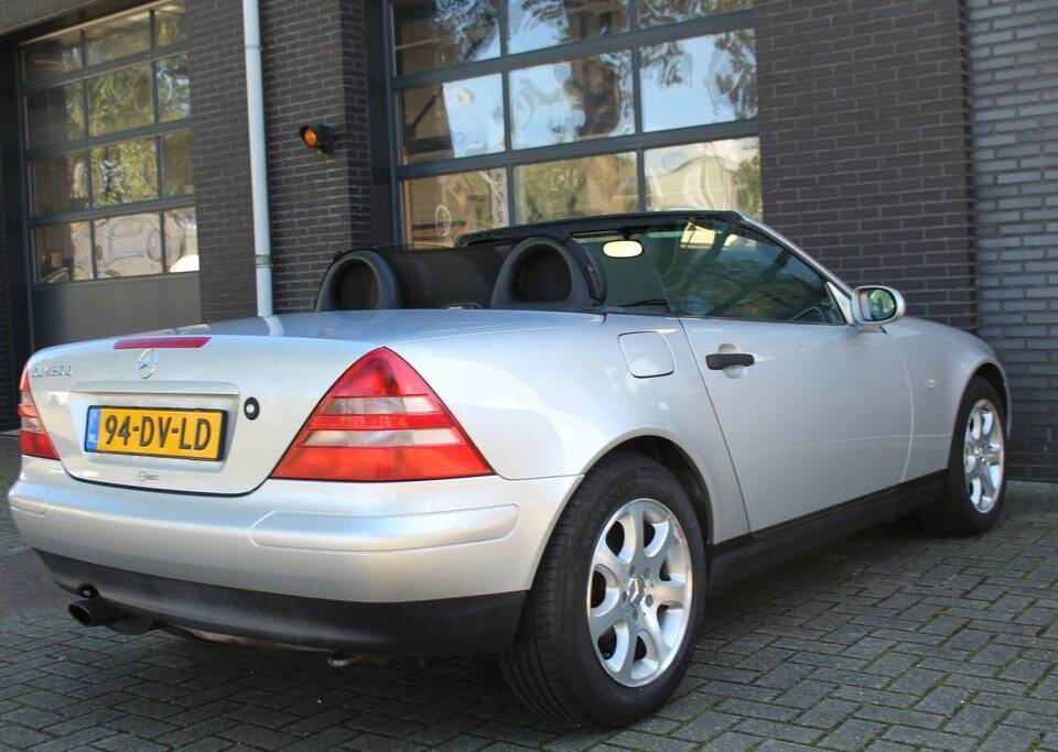 Image 7/8 de Mercedes-Benz SLK 200 Kompressor (2000)