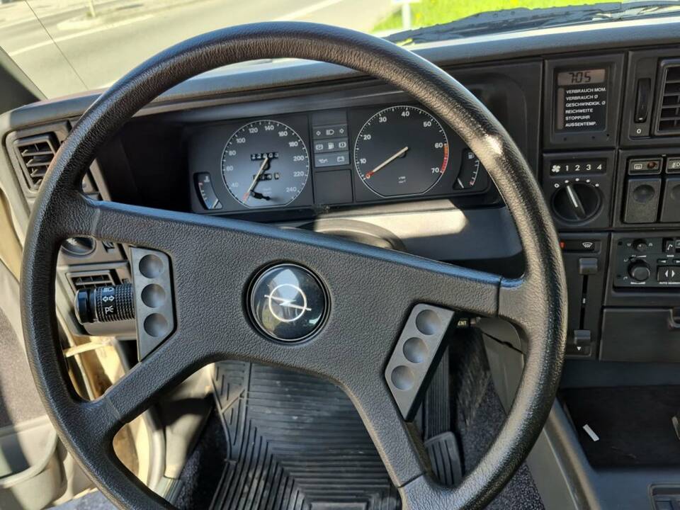 Bild 2/8 von Opel Senator 3,0i (1986)