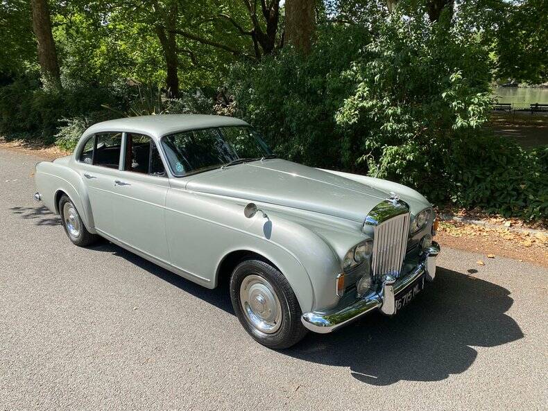 Image 17/50 de Bentley S 3 Continental Flying Spur (1963)