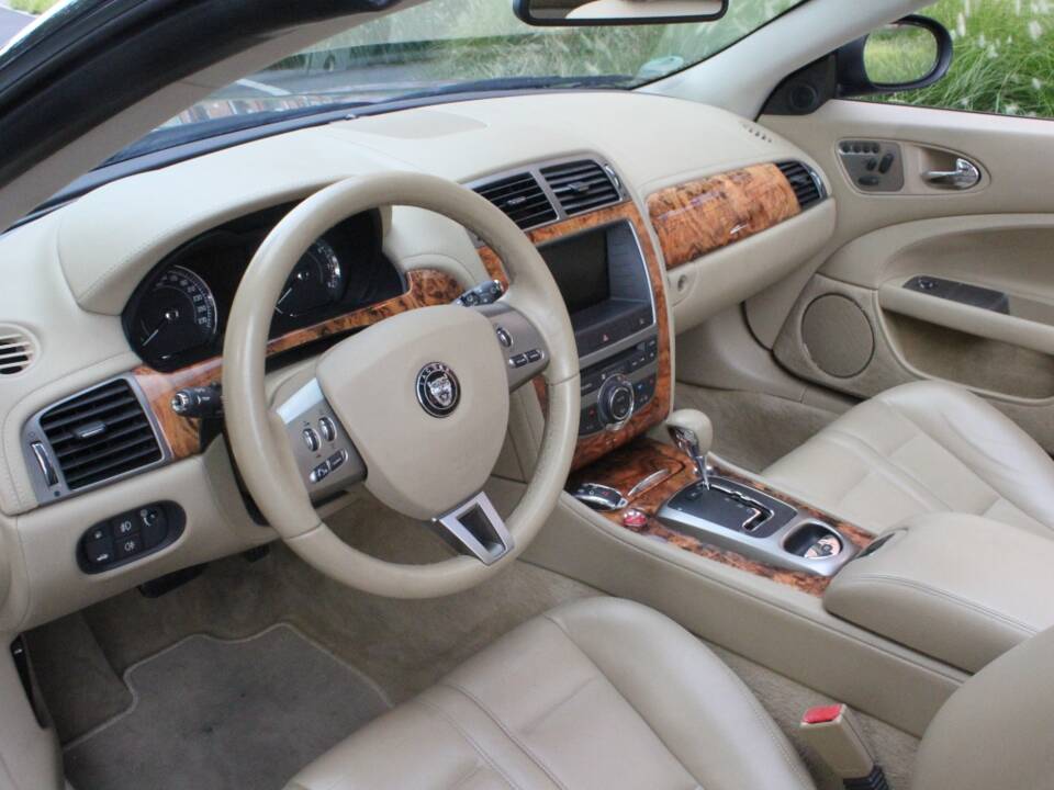 Image 11/23 of Jaguar XK 4.2 (2006)
