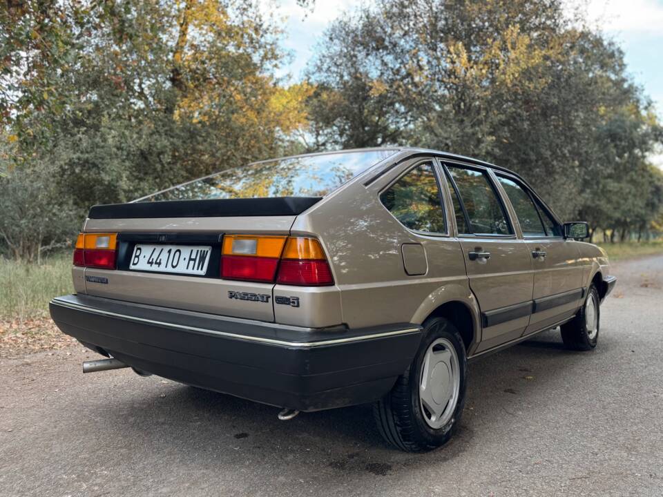 Image 11/57 of Volkswagen Passat 2.0 (1987)