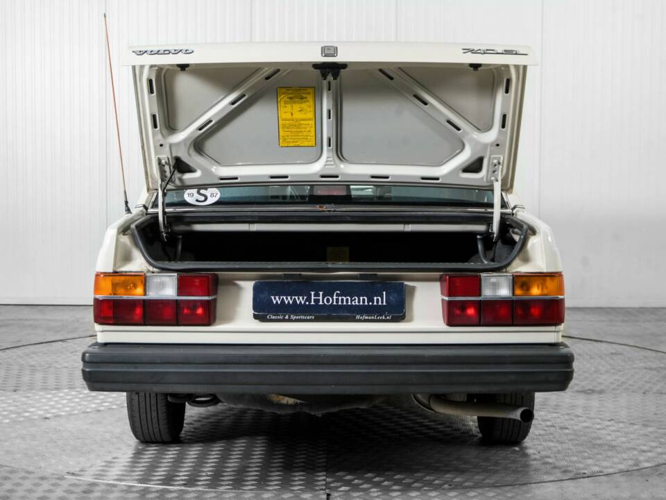 Image 38/50 of Volvo 740 GL (1987)