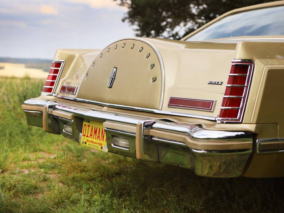 Bild 2/10 von Lincoln Continental Diamond Jubilee Gold Edition (1978)