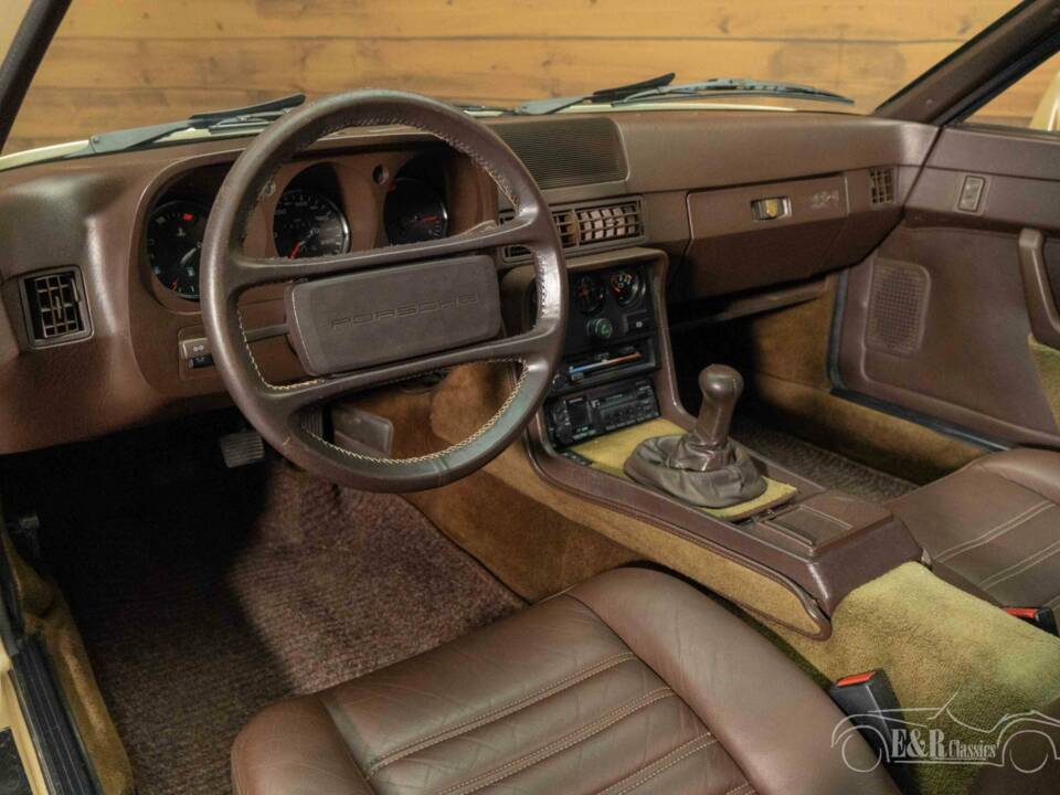 Image 2/8 of Porsche 924 (1983)