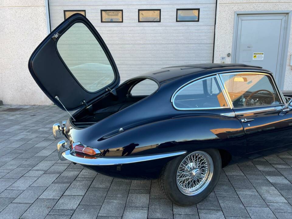 Image 7/33 of Jaguar E-Type 4.2 (1966)