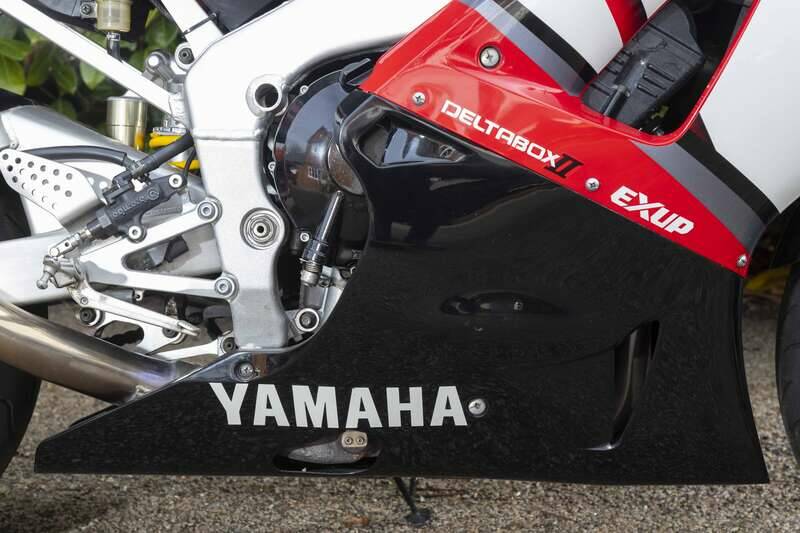 Image 4/33 of Yamaha YZF-R1 (2001)