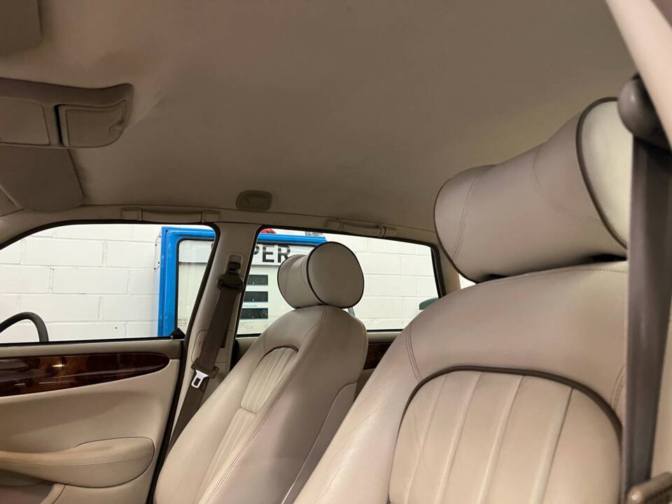 Bild 10/16 von Jaguar XJ 8 4.0 Executive (2000)
