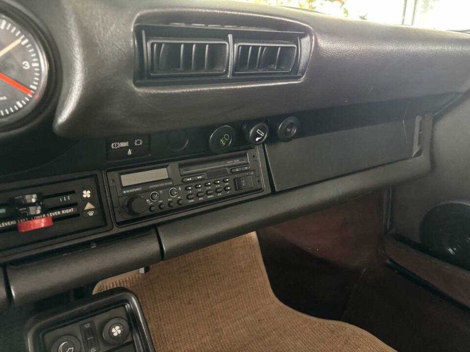 Bild 18/37 von Porsche 911 Carrera 3.2 (1985)