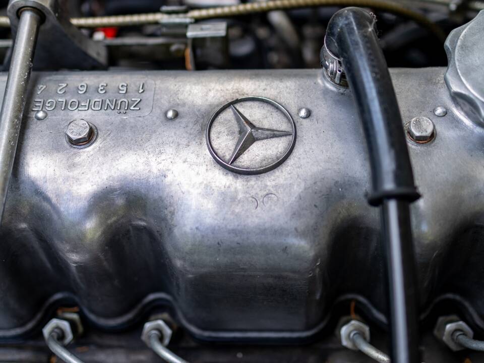 Image 38/46 of Mercedes-Benz 250 SL (1967)