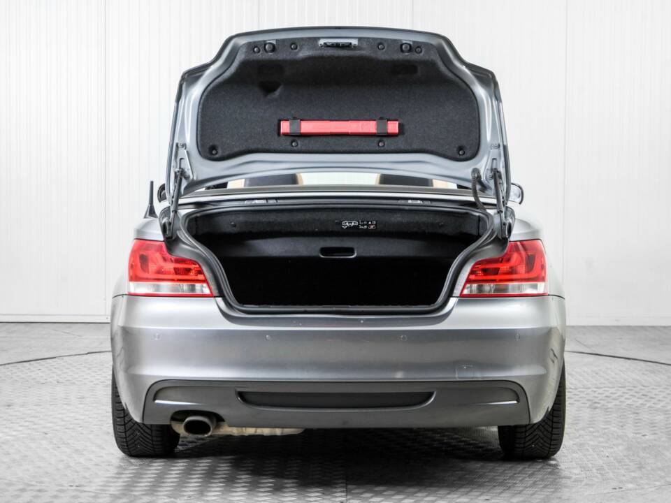 Immagine 42/50 di BMW 120i (2012)