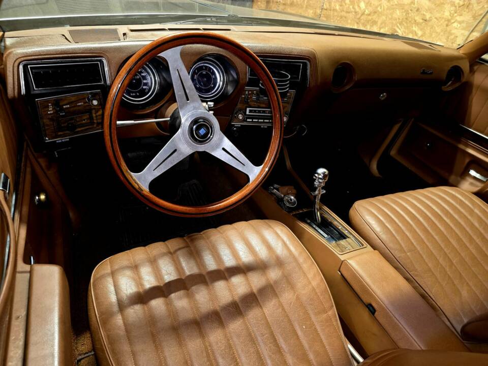 Image 2/8 of Oldsmobile Cutlass Supreme (1973)