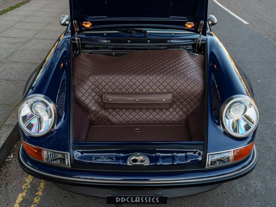 Image 30/34 of Porsche 911 Singer (2023)