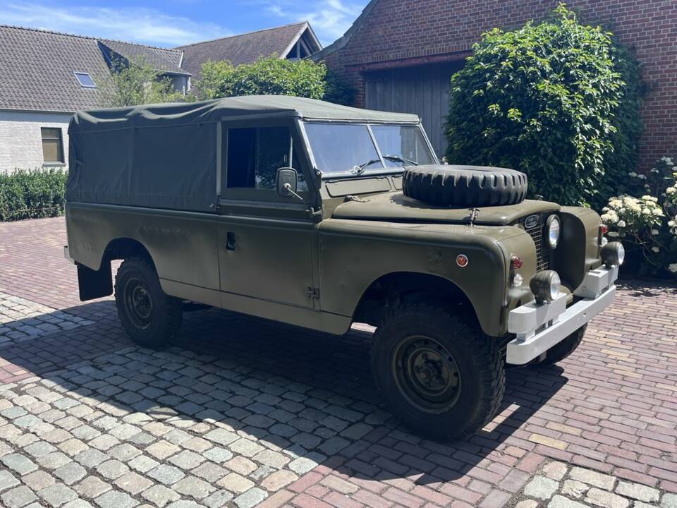 Image 8/8 of Land Rover 88 (1969)