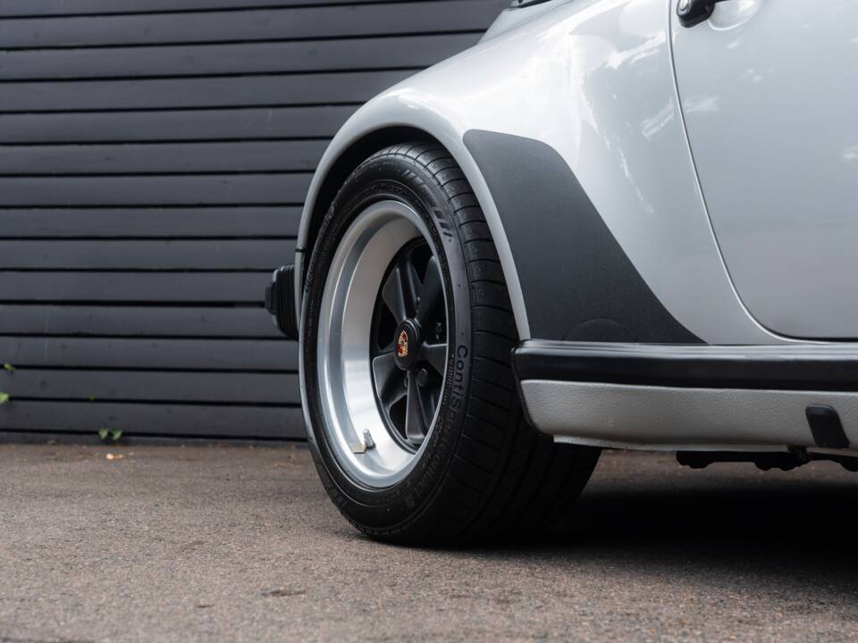 Image 63/68 of Porsche 911 Speedster 3.2 (1989)