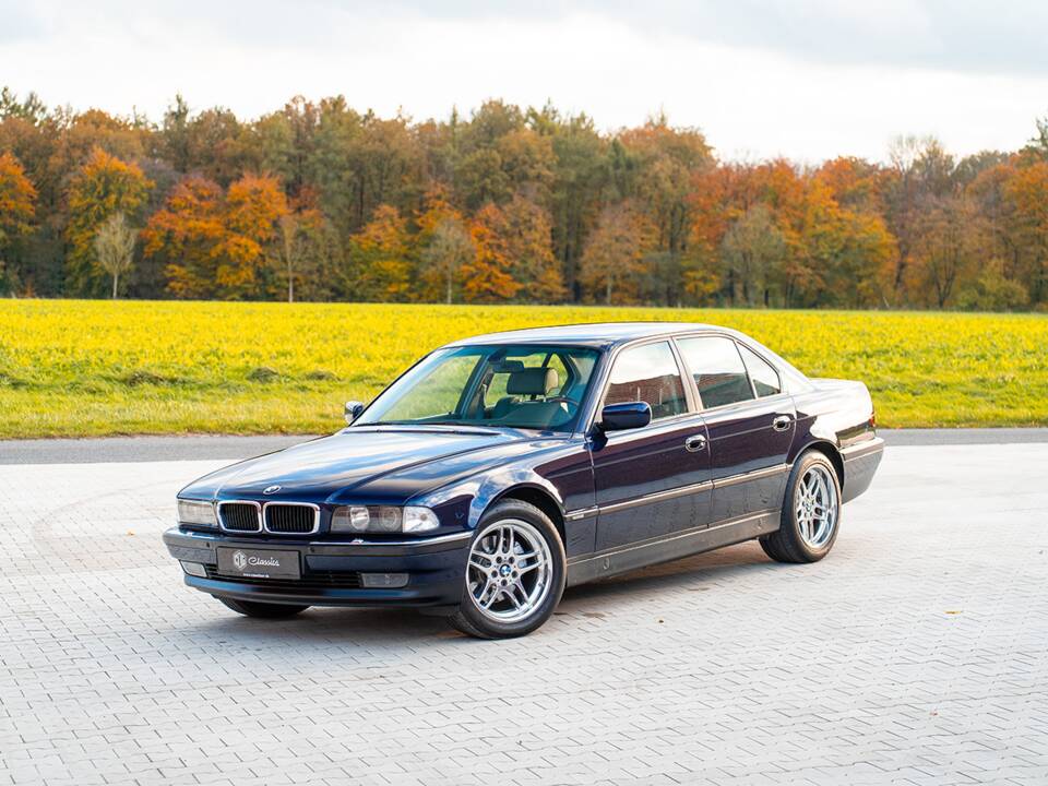 Image 4/55 of BMW 740i (1997)