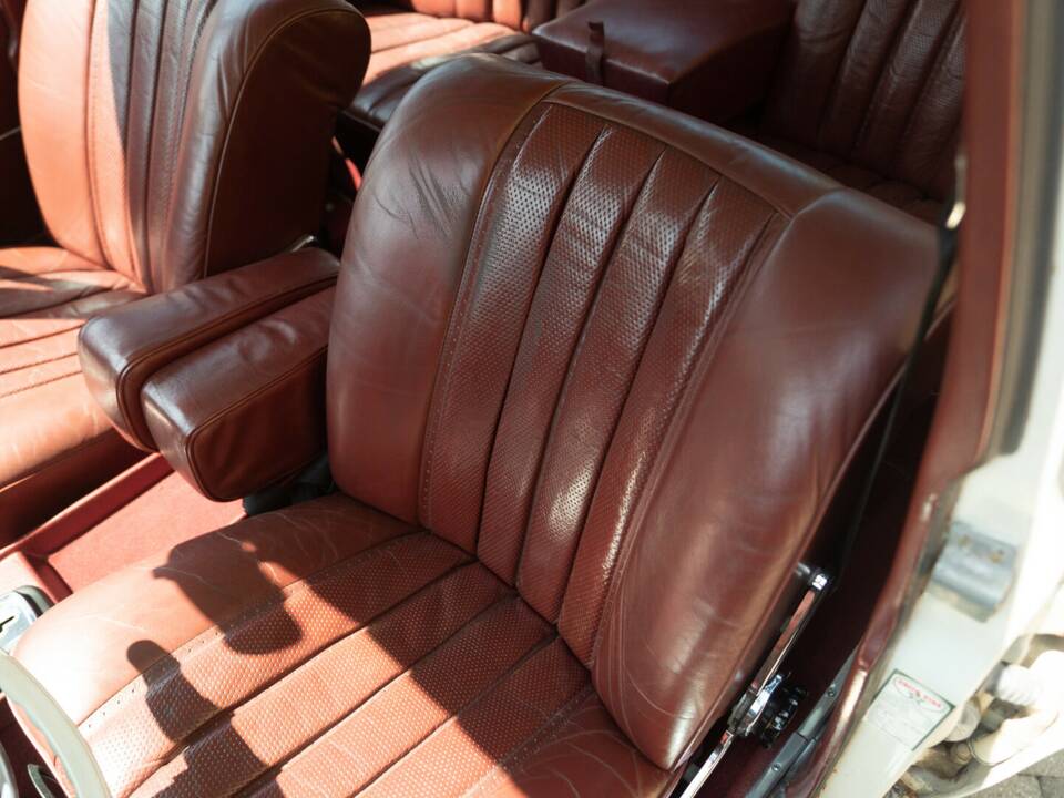 Image 24/34 of Mercedes-Benz 300 SEL 3.5 (1971)