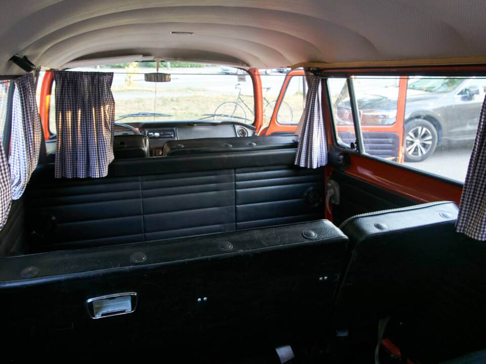 Bild 12/17 von Volkswagen T2b Kleinbus (1974)