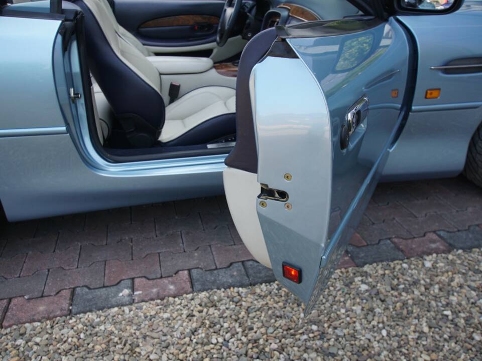 Image 46/50 of Aston Martin DB 7 Vantage Volante (2000)
