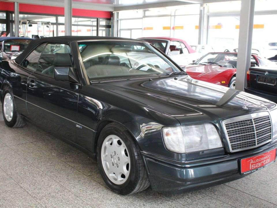 Imagen 2/20 de Mercedes-Benz 300 CE-24 (1996)