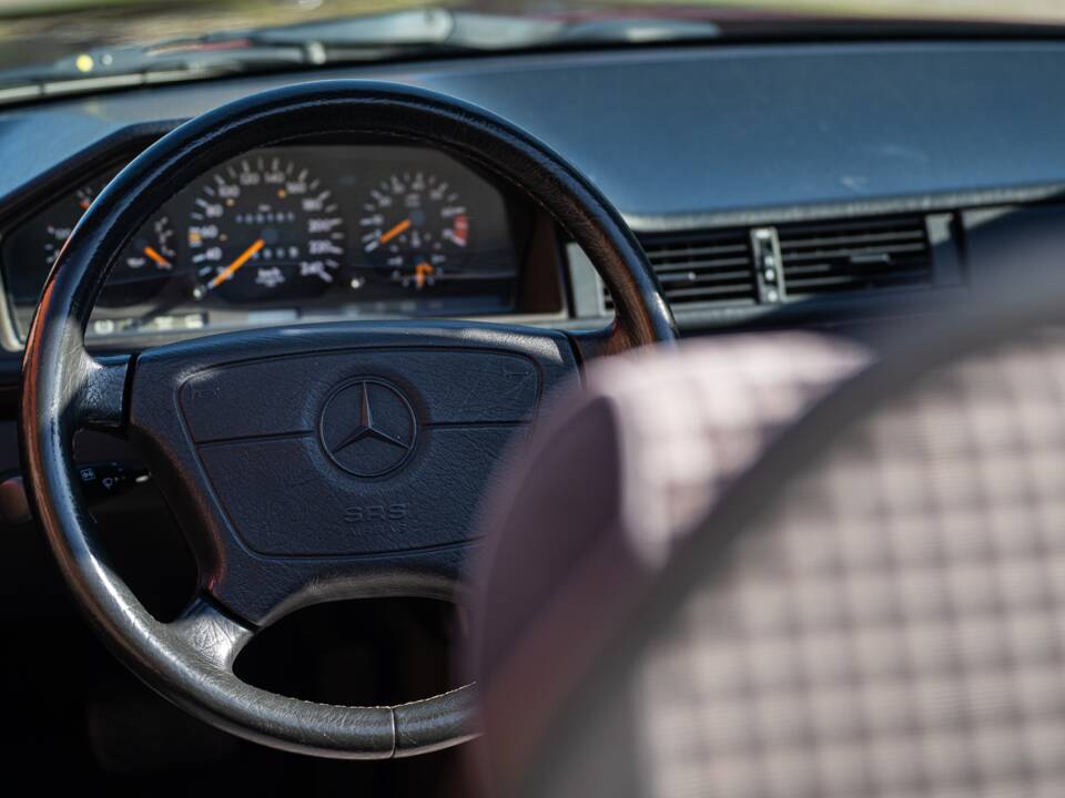 Bild 29/42 von Mercedes-Benz E 200 (1997)