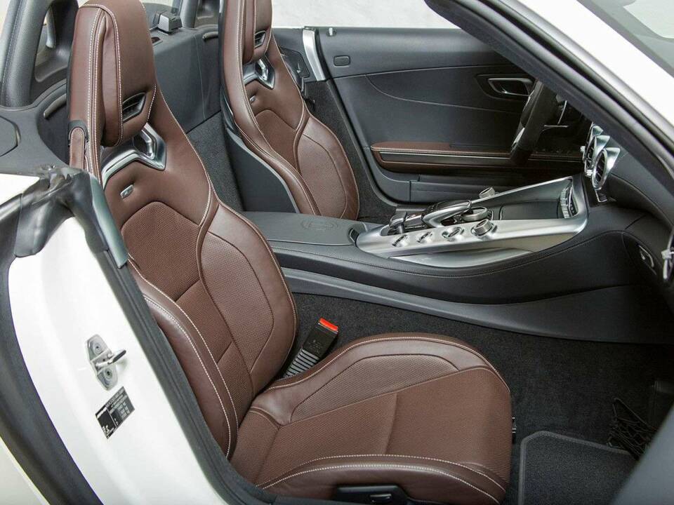 Image 17/20 of Mercedes-AMG GT C (2018)