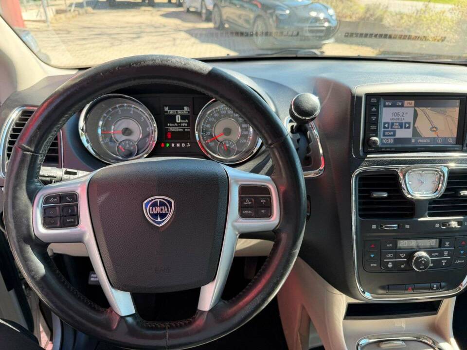 Bild 12/22 von Lancia Voyager 3.6 (2012)