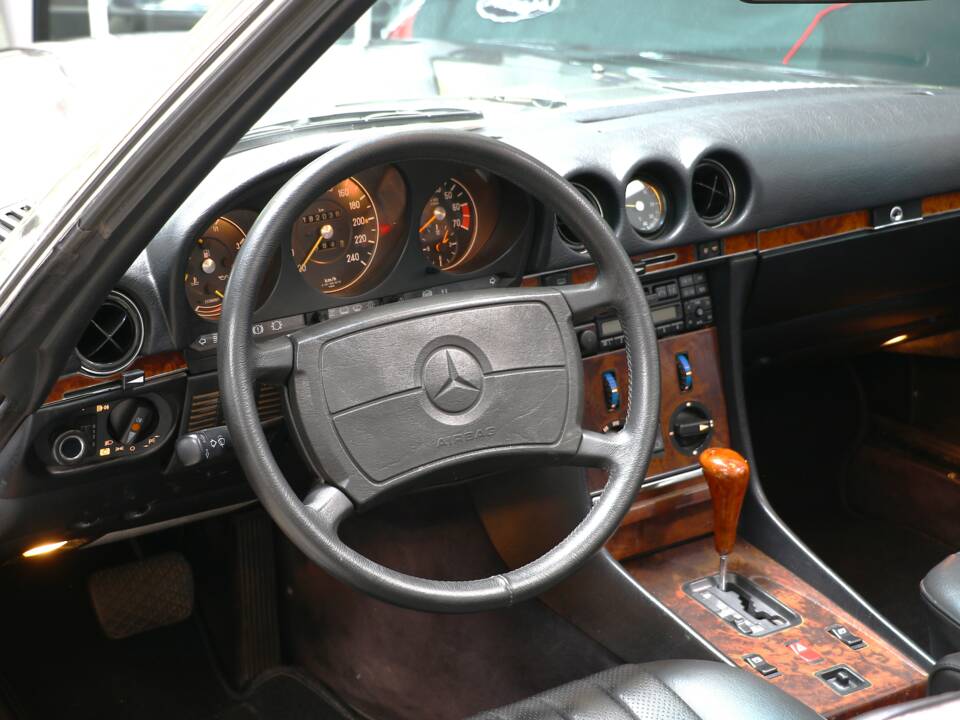 Image 27/37 of Mercedes-Benz 420 SL (1988)