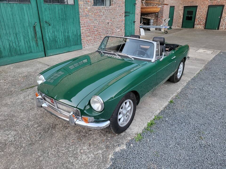 Image 4/58 of MG MGB (1971)