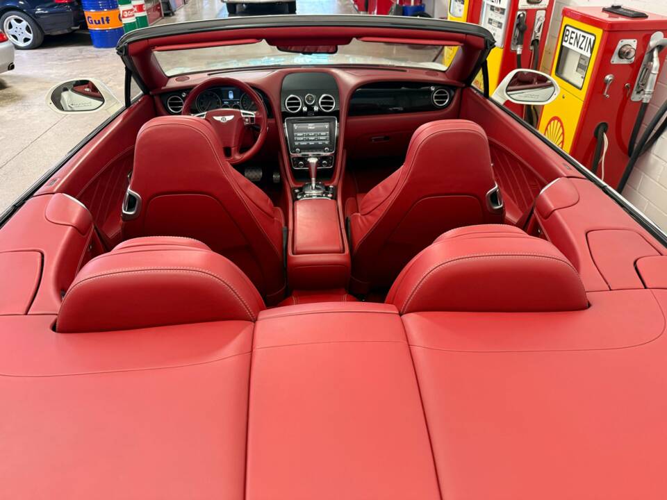 Image 19/20 of Bentley Continental GTC V8 (2012)