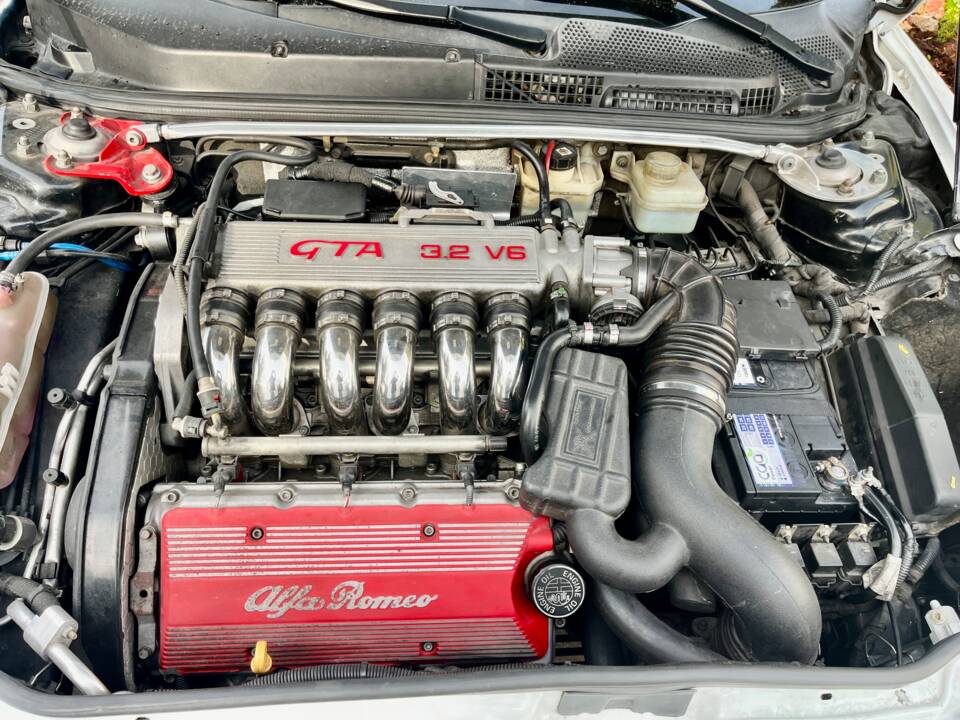 Imagen 9/9 de Alfa Romeo 147 3.2 GTA (2004)