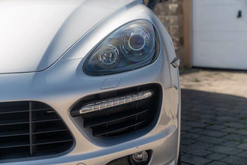 Image 43/50 de Porsche Cayenne GTS (2012)