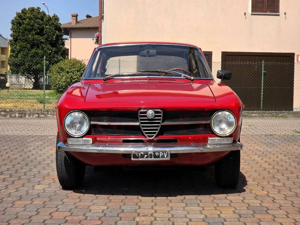 Image 16/45 of Alfa Romeo Giulia GT 1300 Junior (1973)
