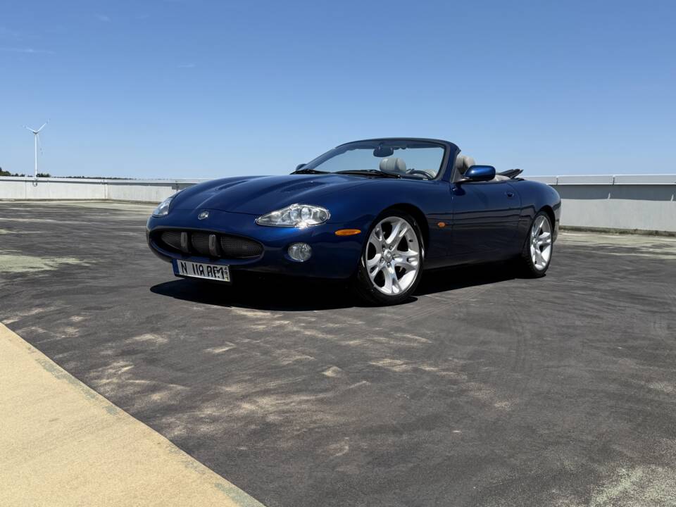 Image 3/20 of Jaguar XKR (2002)