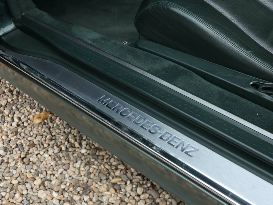 Image 44/50 of Mercedes-Benz 300 SL-24 (1992)