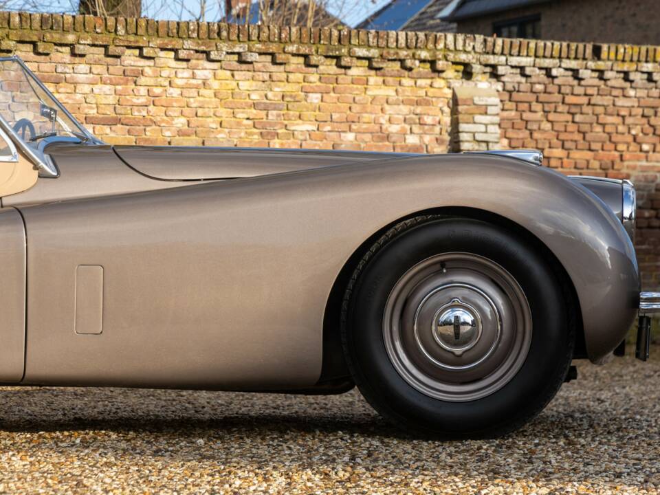 Image 28/50 of Jaguar XK 120 OTS (1952)