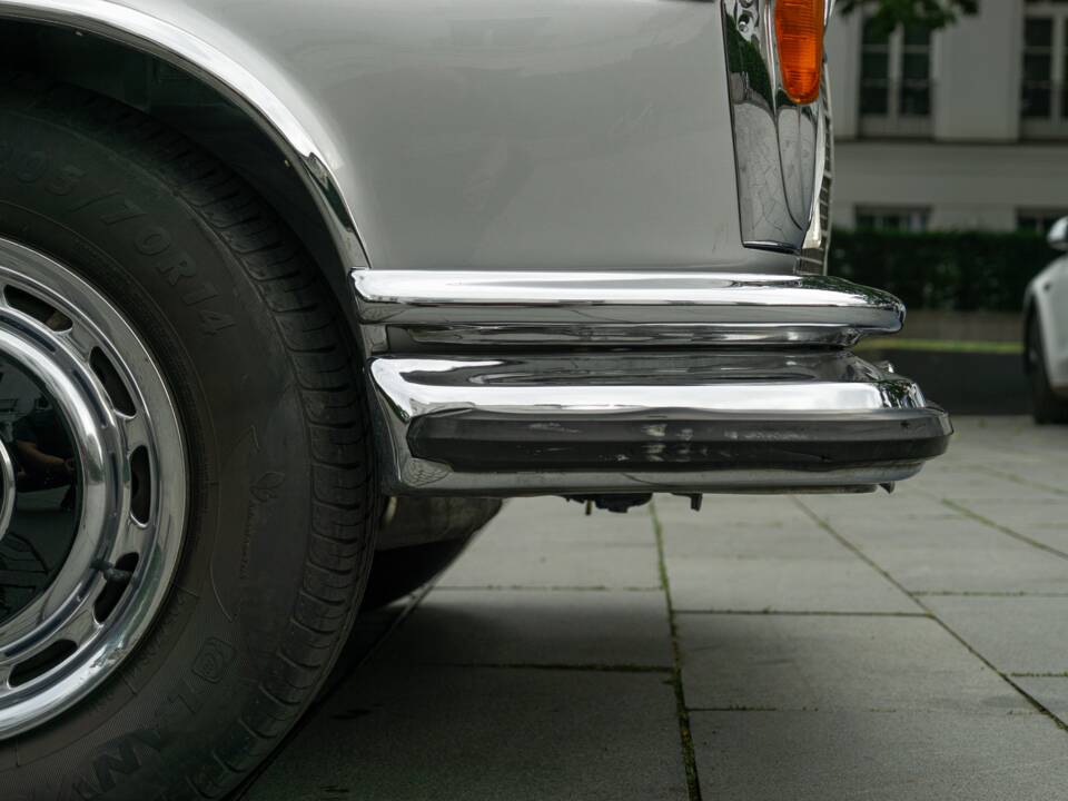 Image 36/95 of Mercedes-Benz 280 SE 3,5 (1970)