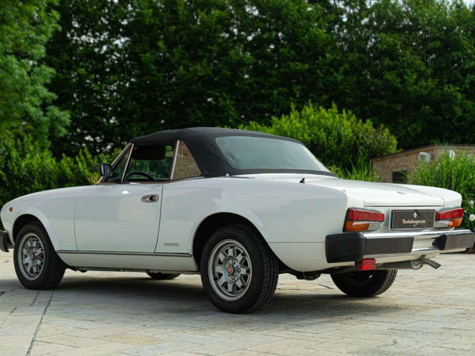 Image 10/50 of FIAT Spider 2000 Pininfarina 50th Anniversary Edition (1981)