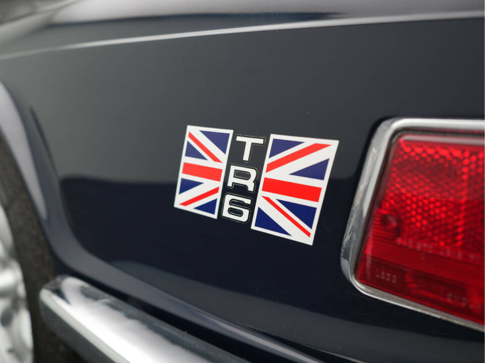 Image 24/33 of Triumph TR 6 (1969)