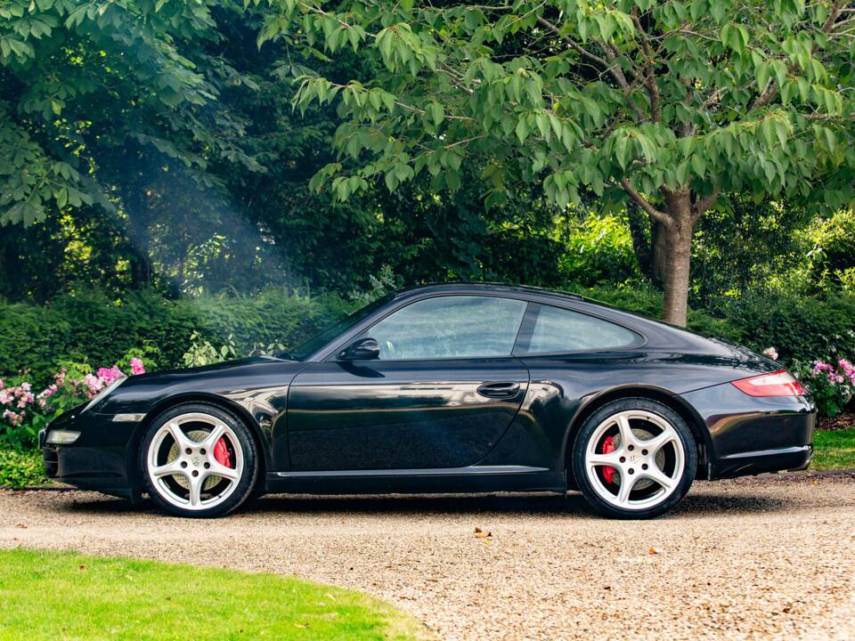 Immagine 35/37 di Porsche 911 Carrera S (2006)
