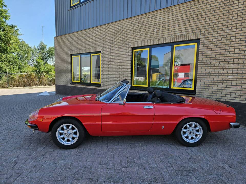 Afbeelding 3/8 van Alfa Romeo 2000 Spider Veloce (1974)
