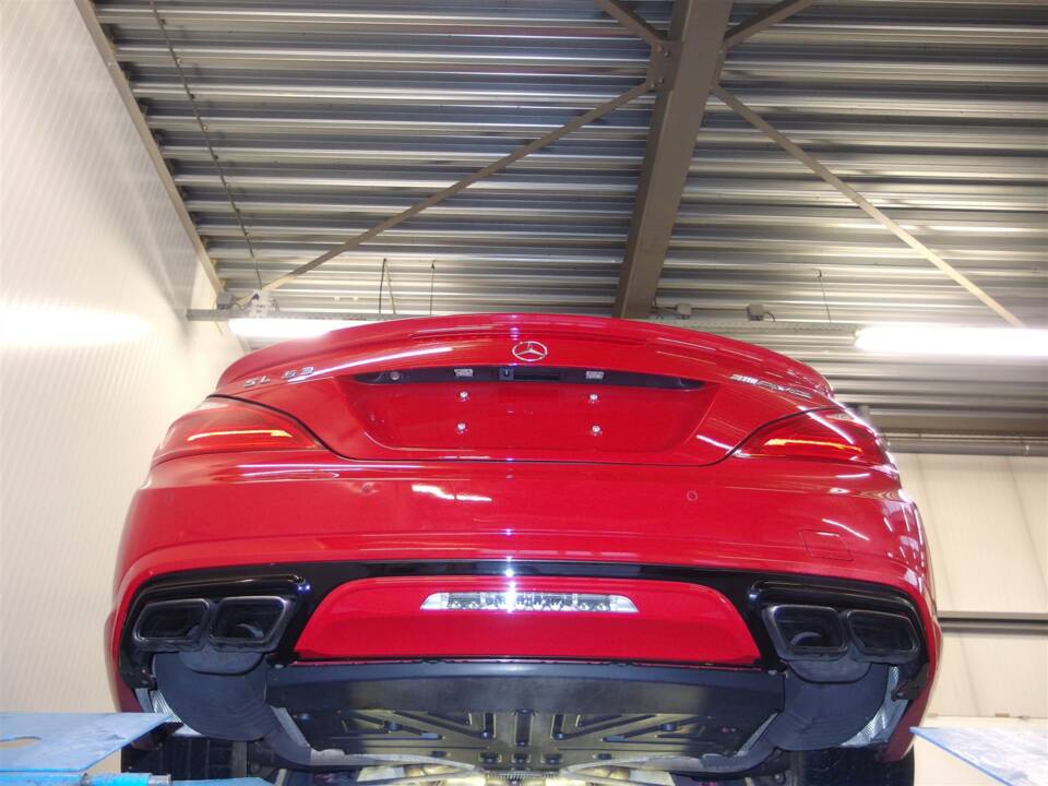 Image 77/99 of Mercedes-Benz SL 63 AMG (2012)